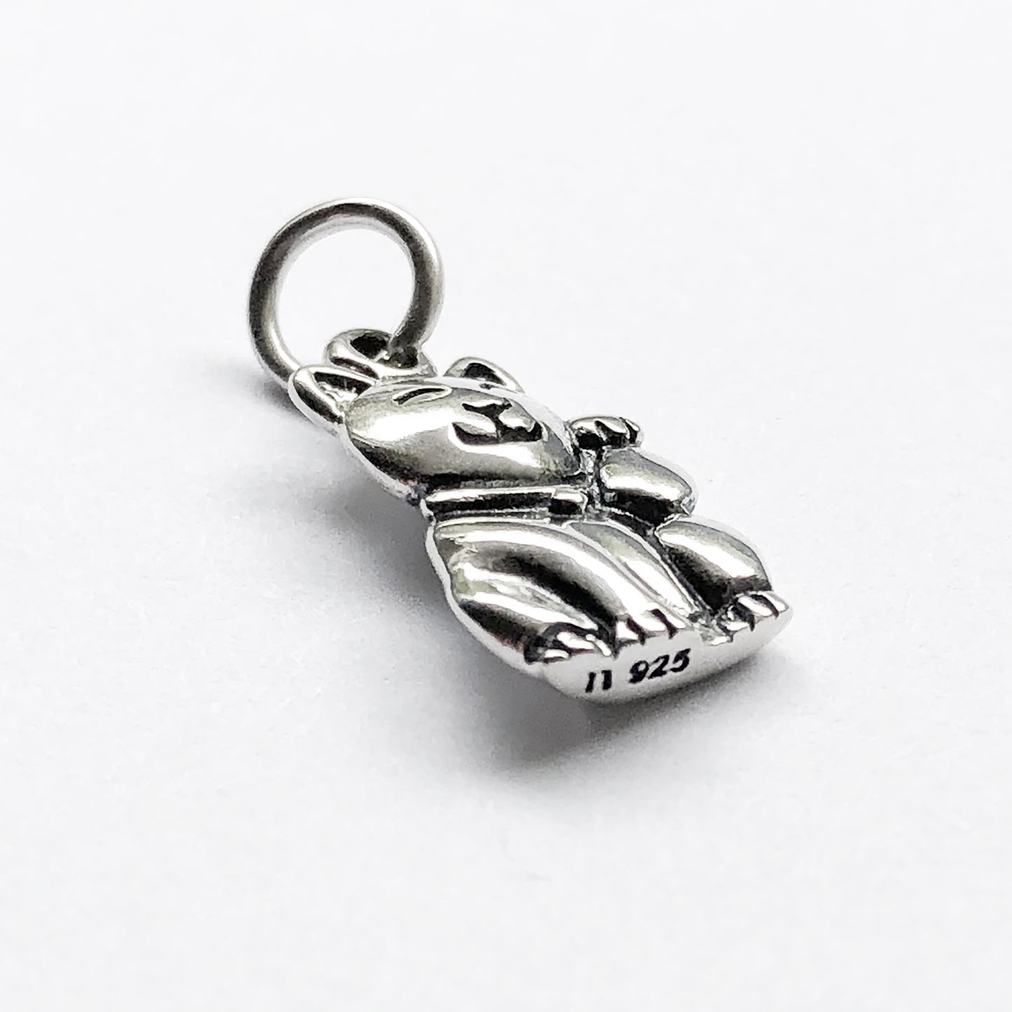 maneki-neko cat charm
