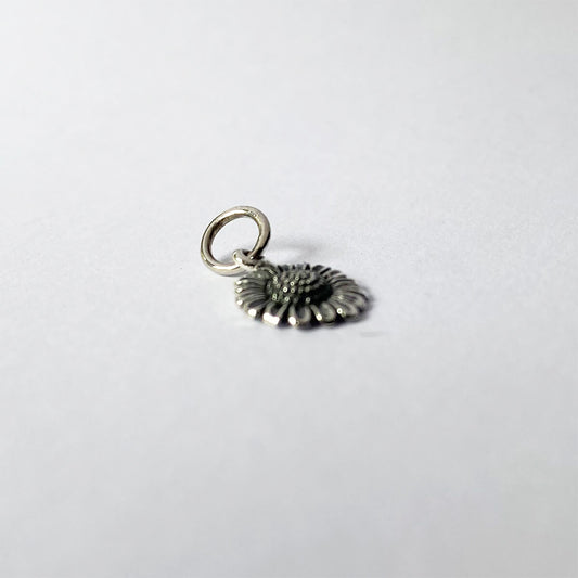 daisy charm sterling silver flower pendant