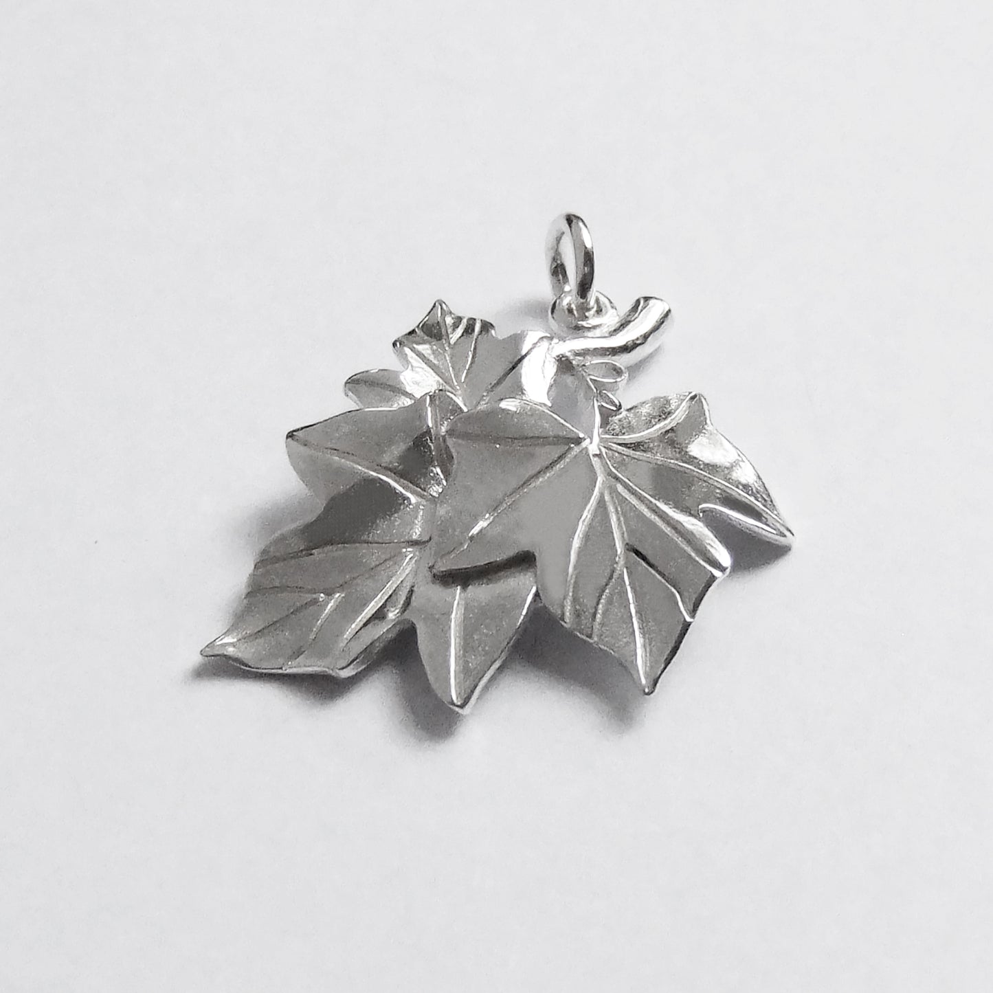 ivy leaves charm in sterling silver