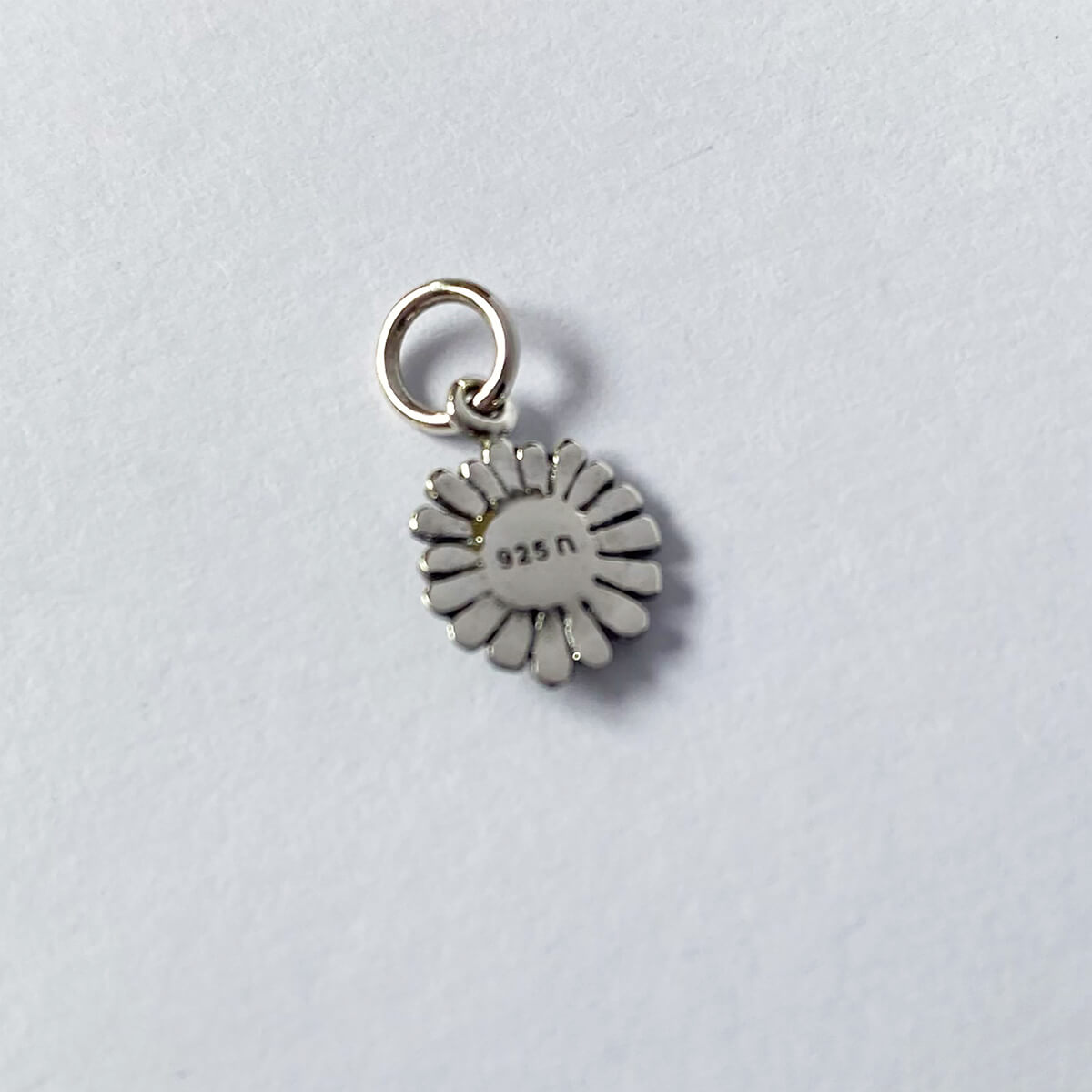 tiny daisy charm back