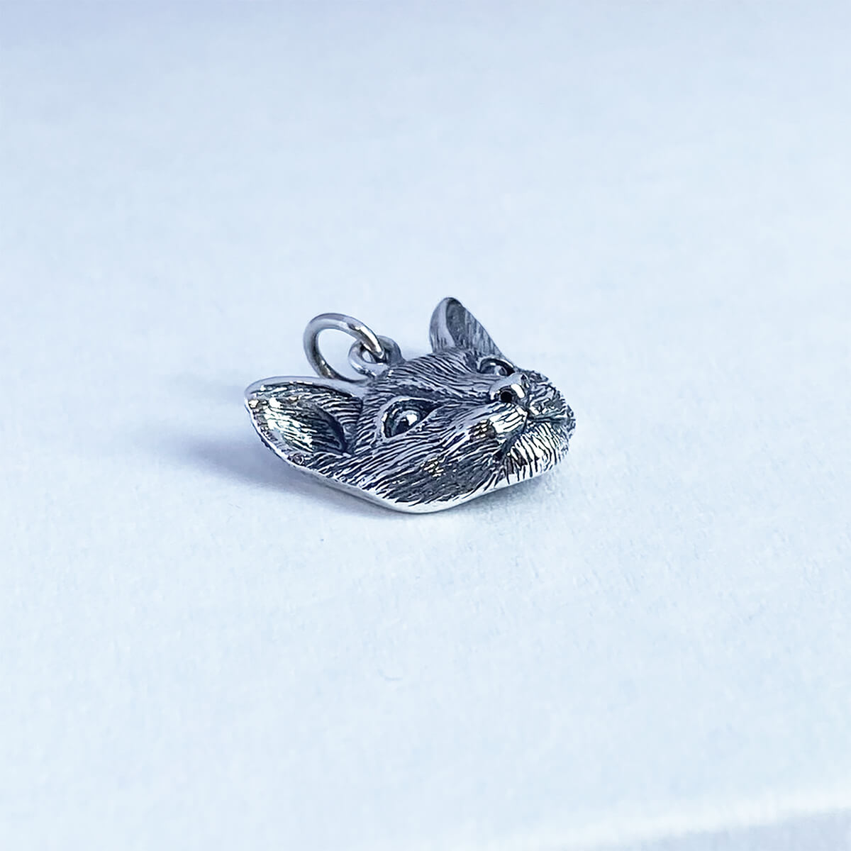 Realistic sterling silver cat's head charm from Charmarama