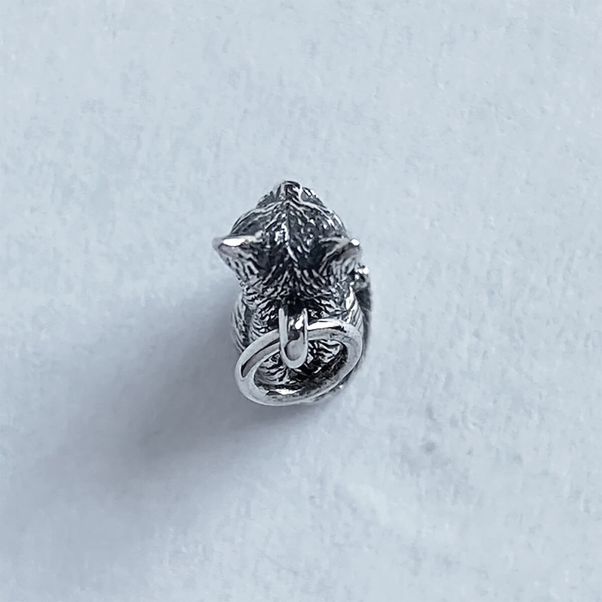 Lifelike sterling silver sitting cat charm from Charmarama charms