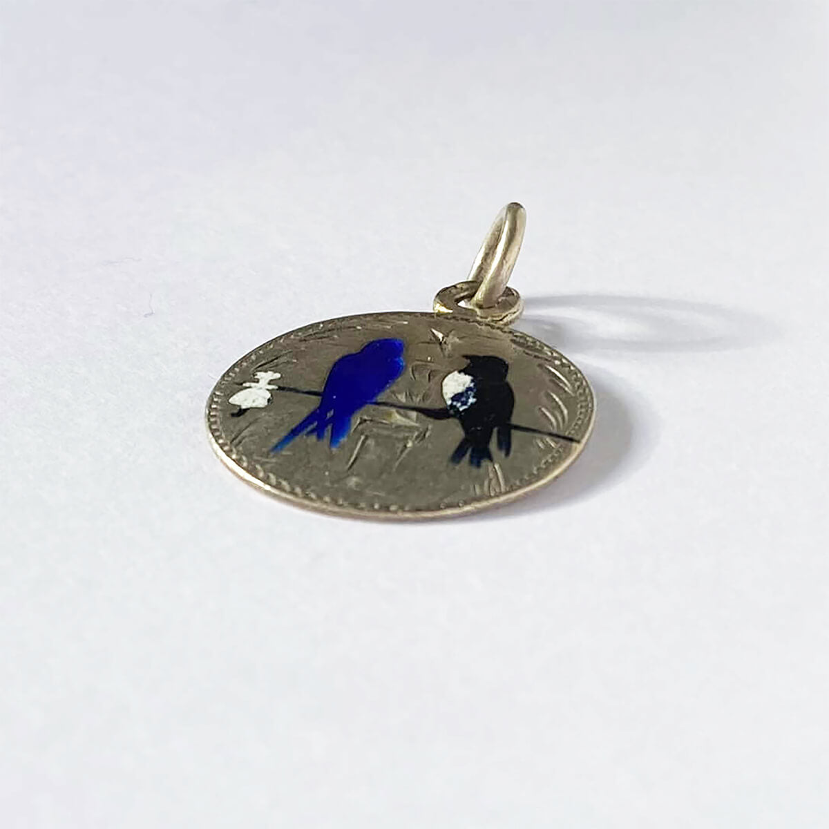 birds on a wire love token charm – antique