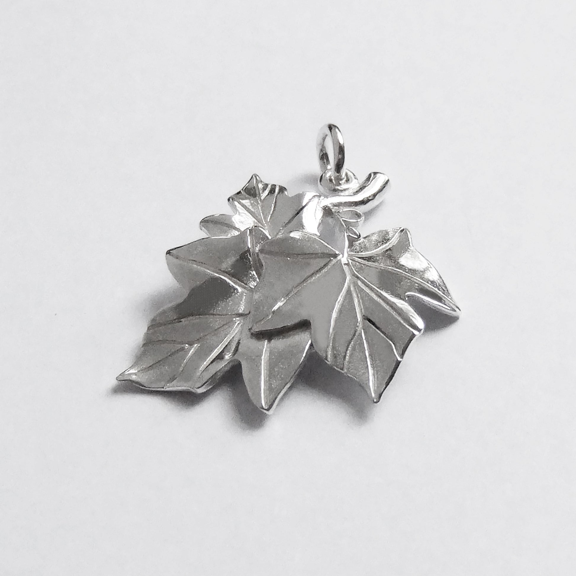 ivy leaves charm in sterling silver